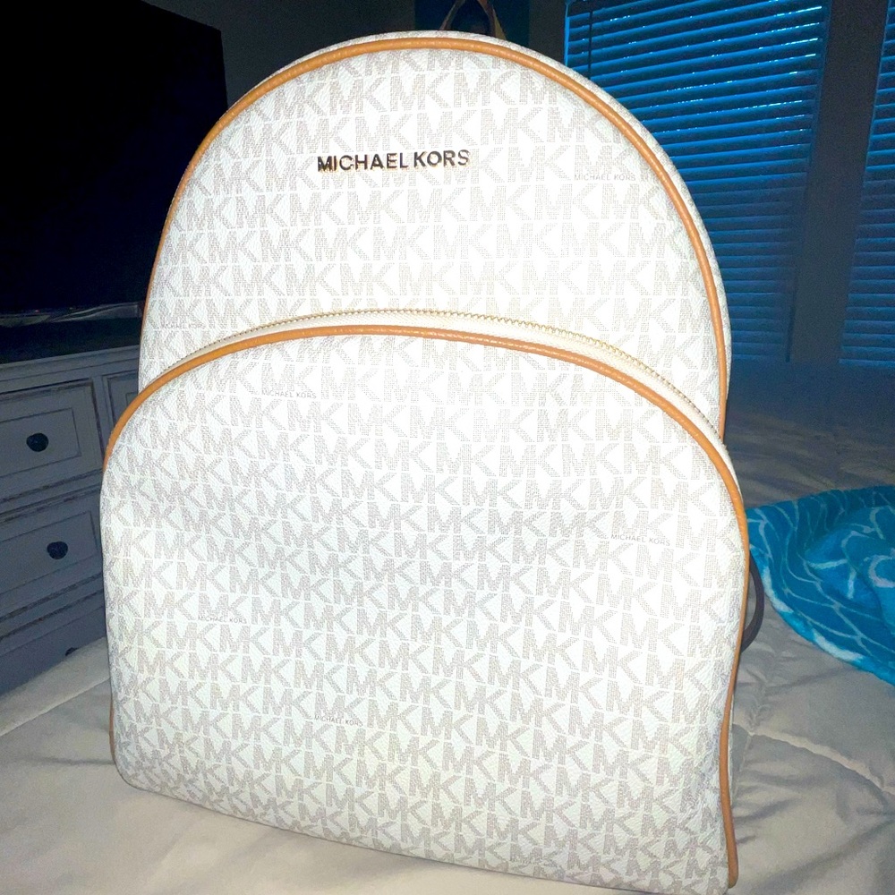 MICHAEL KORS Sheila Medium Logo Backpack